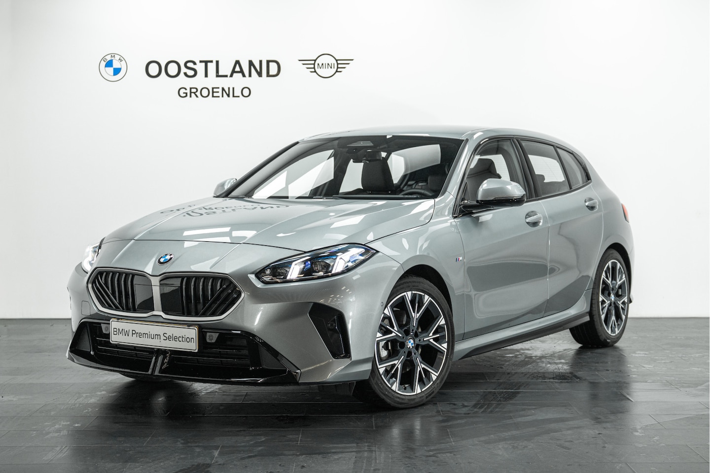 BMW 1-serie - 120 M Sport Automaat / Sportstoelen / Achteruitrijcamera / M Adaptief onderstel / Comfort - AutoWereld.nl