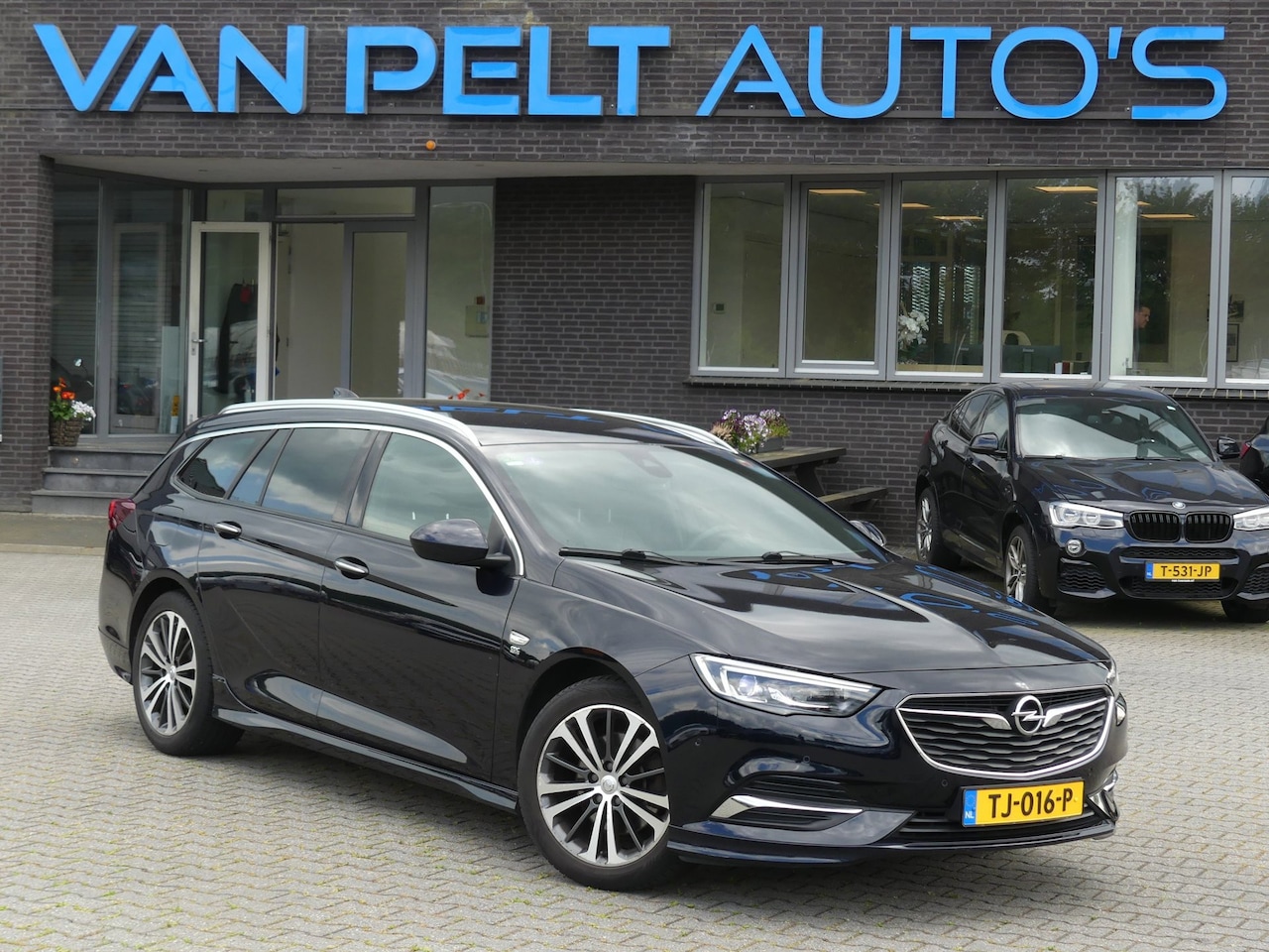 Opel Insignia Sports Tourer - 1.5 Turbo Business Executive / Winter Pack / - AutoWereld.nl