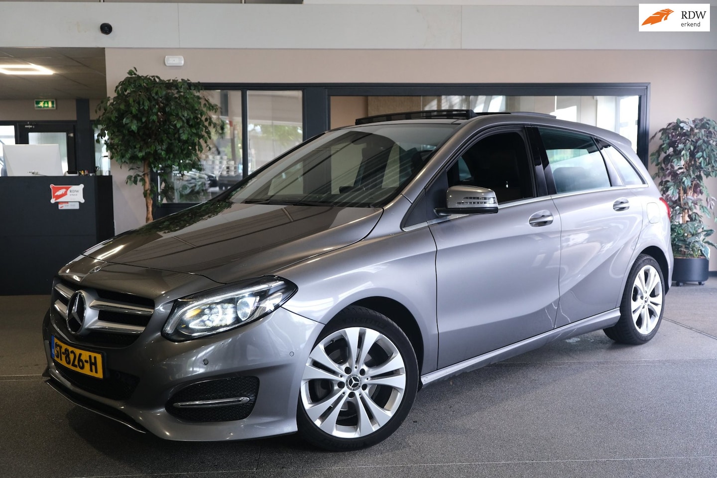 Mercedes-Benz B-klasse - 180 d Ambition Automaat Pano Cruise Navi Leder Trekhaak - AutoWereld.nl