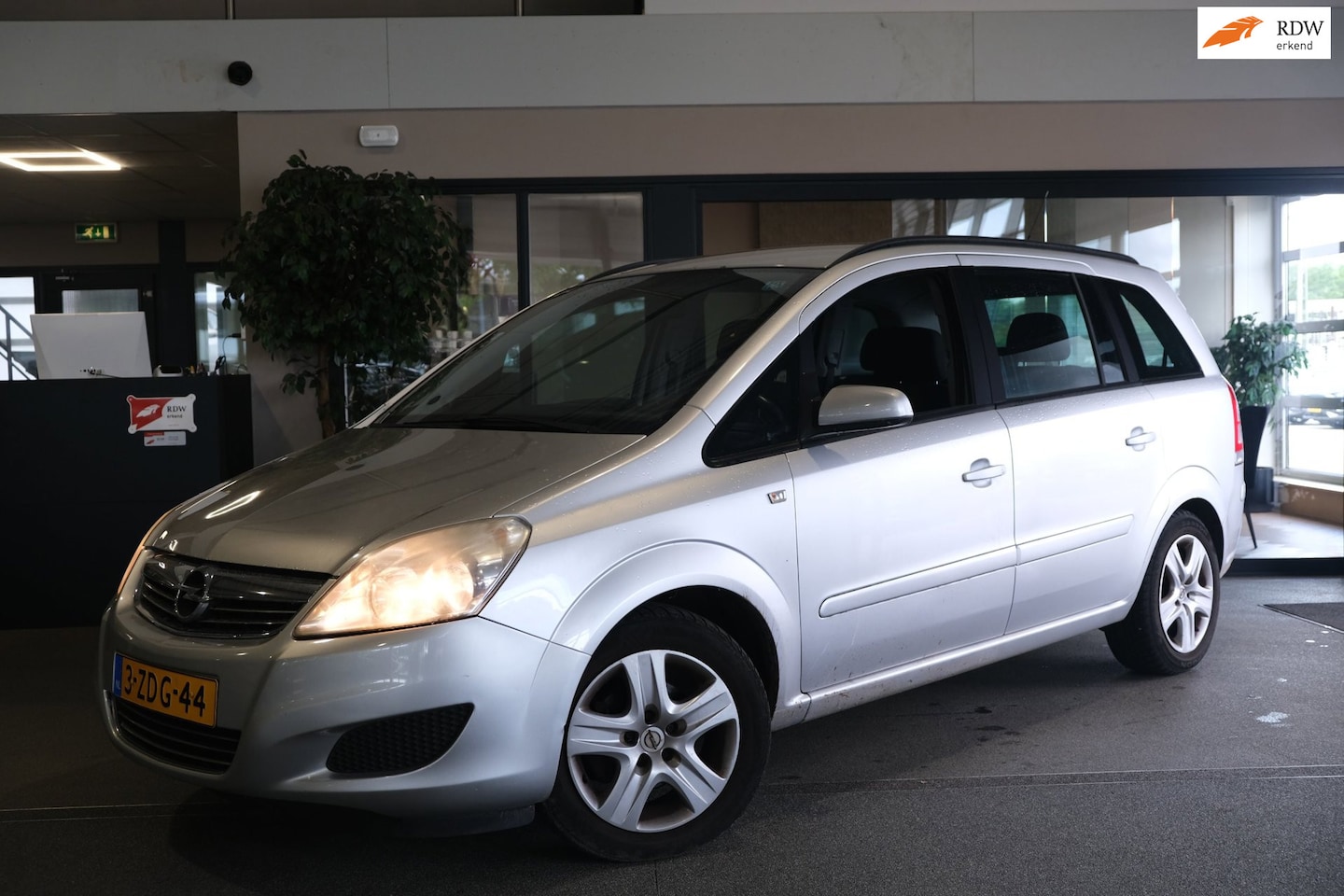 Opel Zafira - 1.6 Business airco - AutoWereld.nl