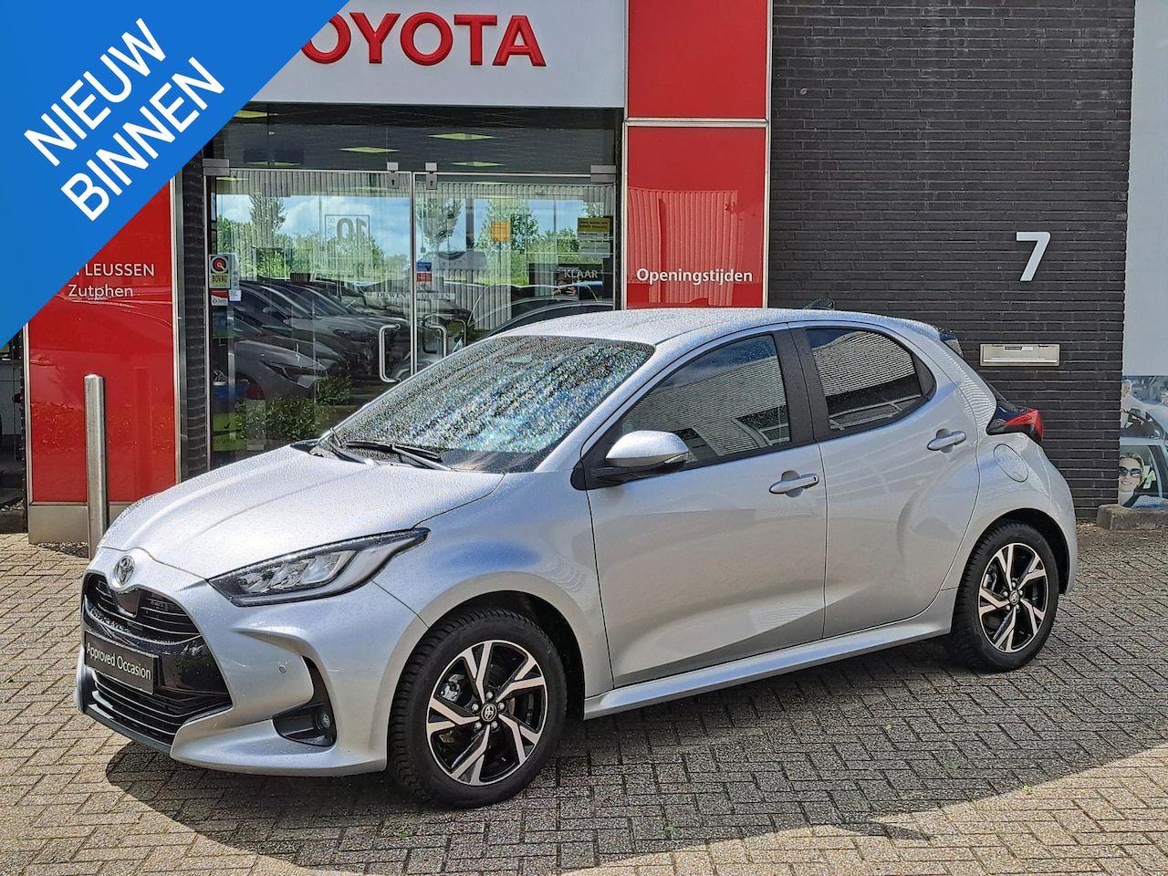 Toyota Yaris - 1.5 Hybrid 115 DYNAMIC STOEL/STUURVERW BLIND SPOT PARK-SENSOREN NAVI 16'' LM-VELGEN KEYLES - AutoWereld.nl