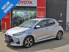 Toyota Yaris - 1.5 Hybrid 115 DYNAMIC STOEL/STUURVERW BLIND SPOT PARK-SENSOREN NAVI 16'' LM-VELGEN KEYLES