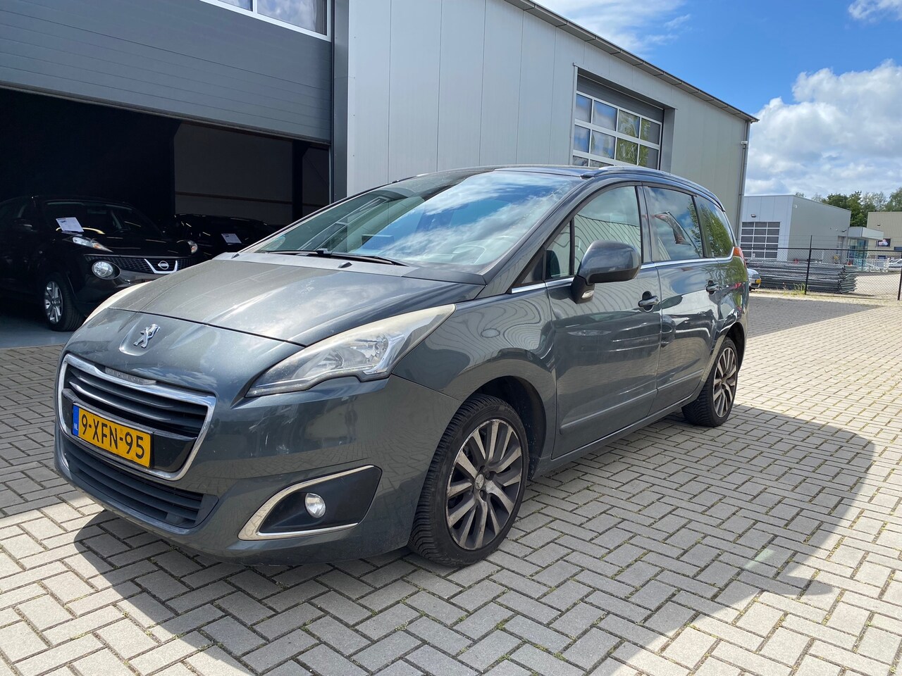 Peugeot 5008 - 1.6 THP Allure 7pers. / Clima / Cruise / Panoramadak / Navi / Camera - AutoWereld.nl
