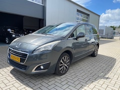 Peugeot 5008 - 1.6 THP Allure 7pers. / Clima / Cruise / Panoramadak / Navi / Camera