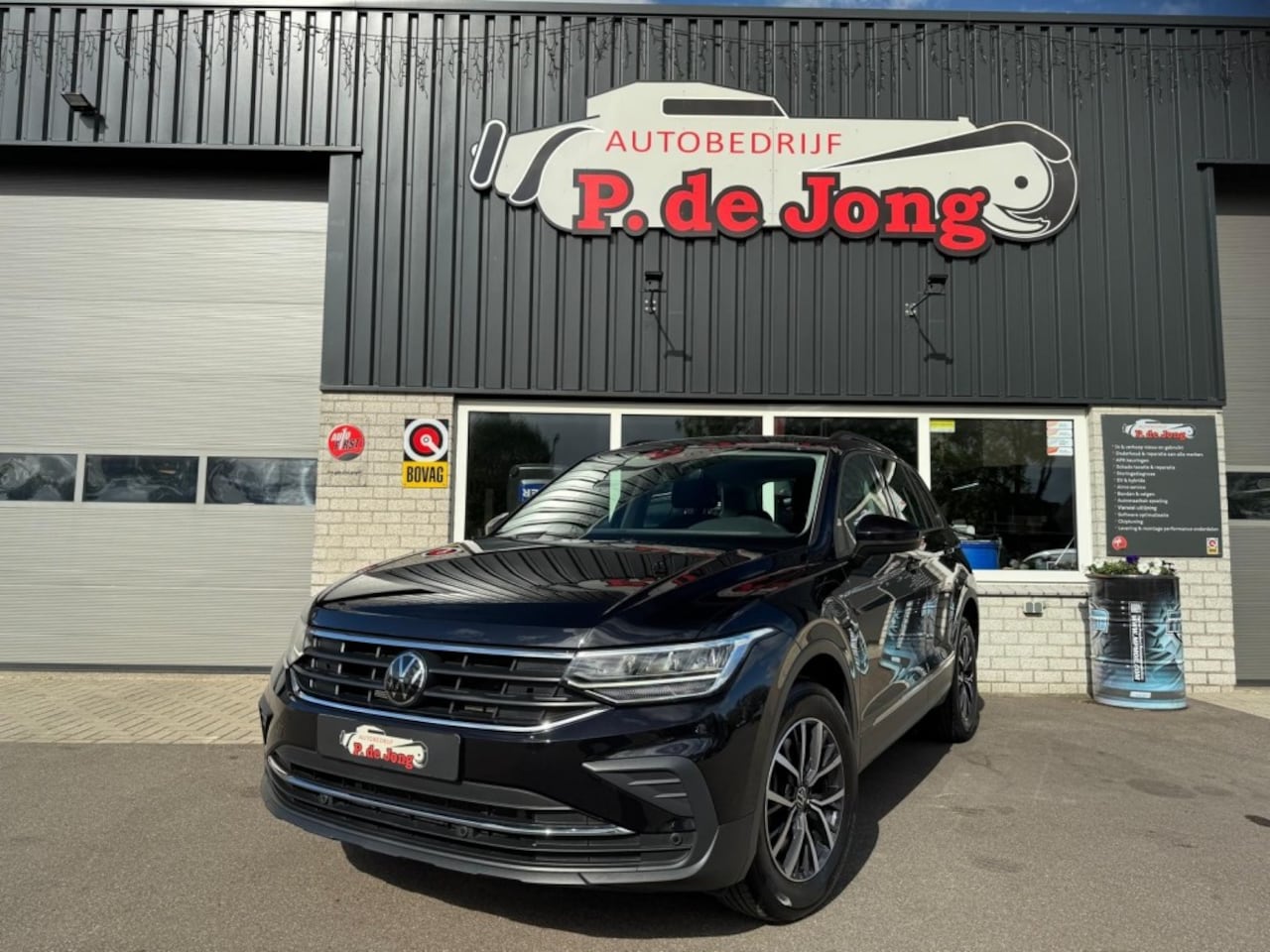 Volkswagen Tiguan - 1.4 TSI eHybrid Trekhaak Massage Stoelverwarming Stuurverwarming Camera Navi! - AutoWereld.nl