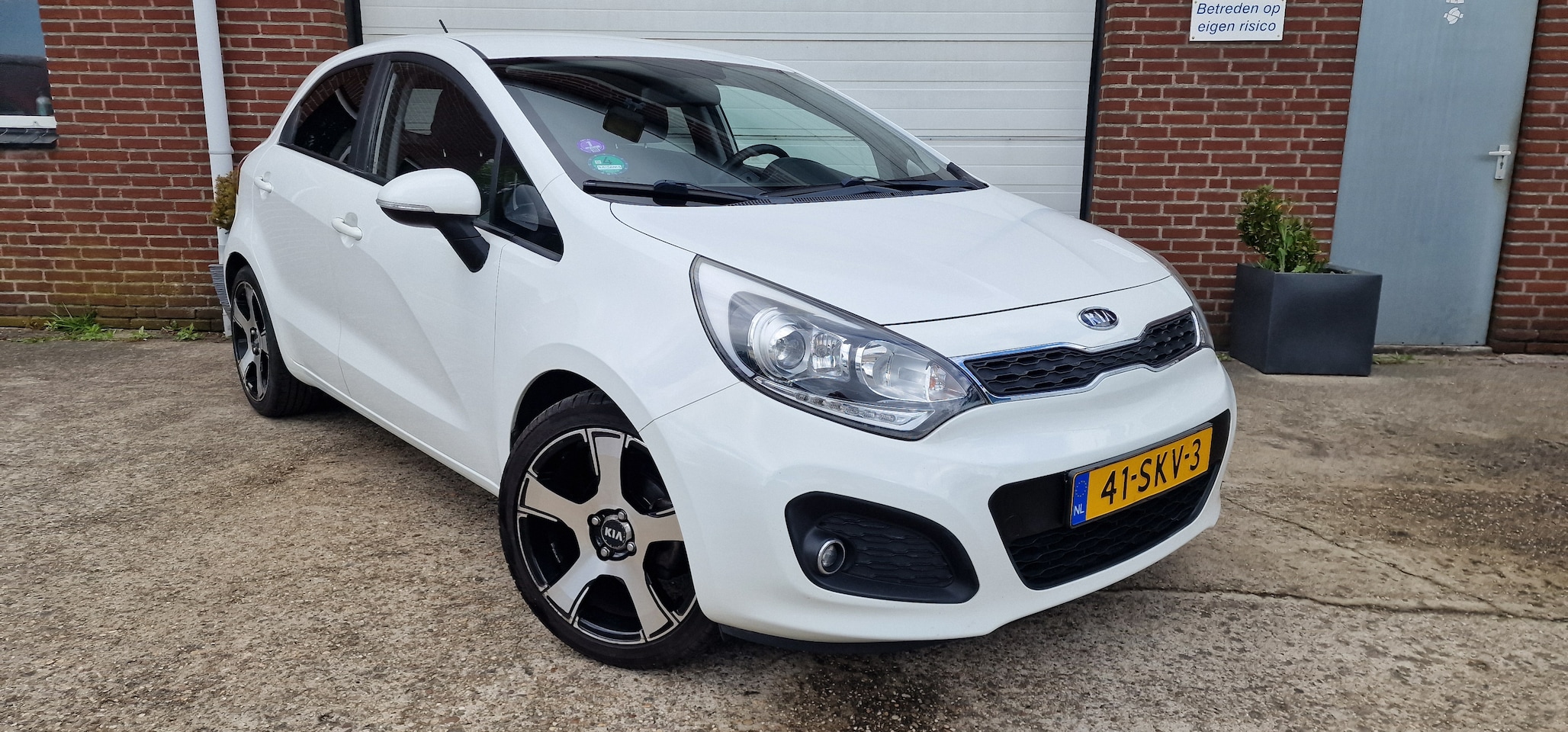 Kia Rio - 1.2 CVVT Plus Pack In top staat verkerende Kia Rio 1 2 Airco, lm velgen, Led. Verlichting, afneembare trekhaa - AutoWereld.nl