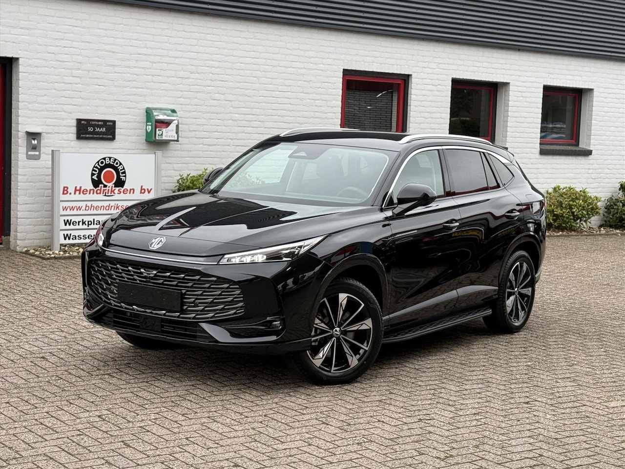 MG HS - 1.5T GDI Aut Comfort/ Nieuwe voorraad auto/ 100 KM elektrisch bereik/ Camera achter/ Apple - AutoWereld.nl