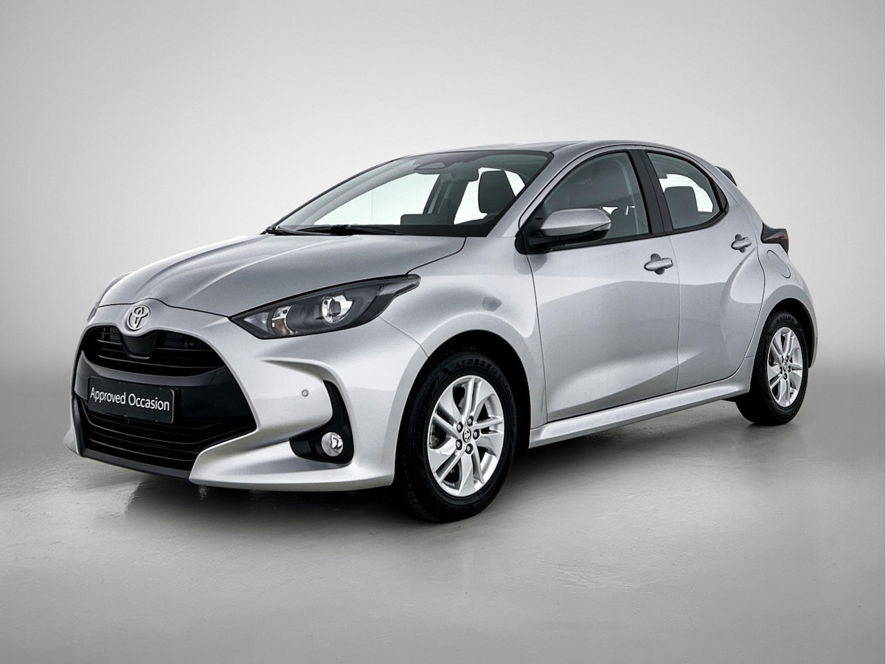 Toyota Yaris - 1.5 Hybrid 115 Dynamic Comfort Pack | Dealeonderhouden | Stuur en stoelverwarming | PDC ro - AutoWereld.nl