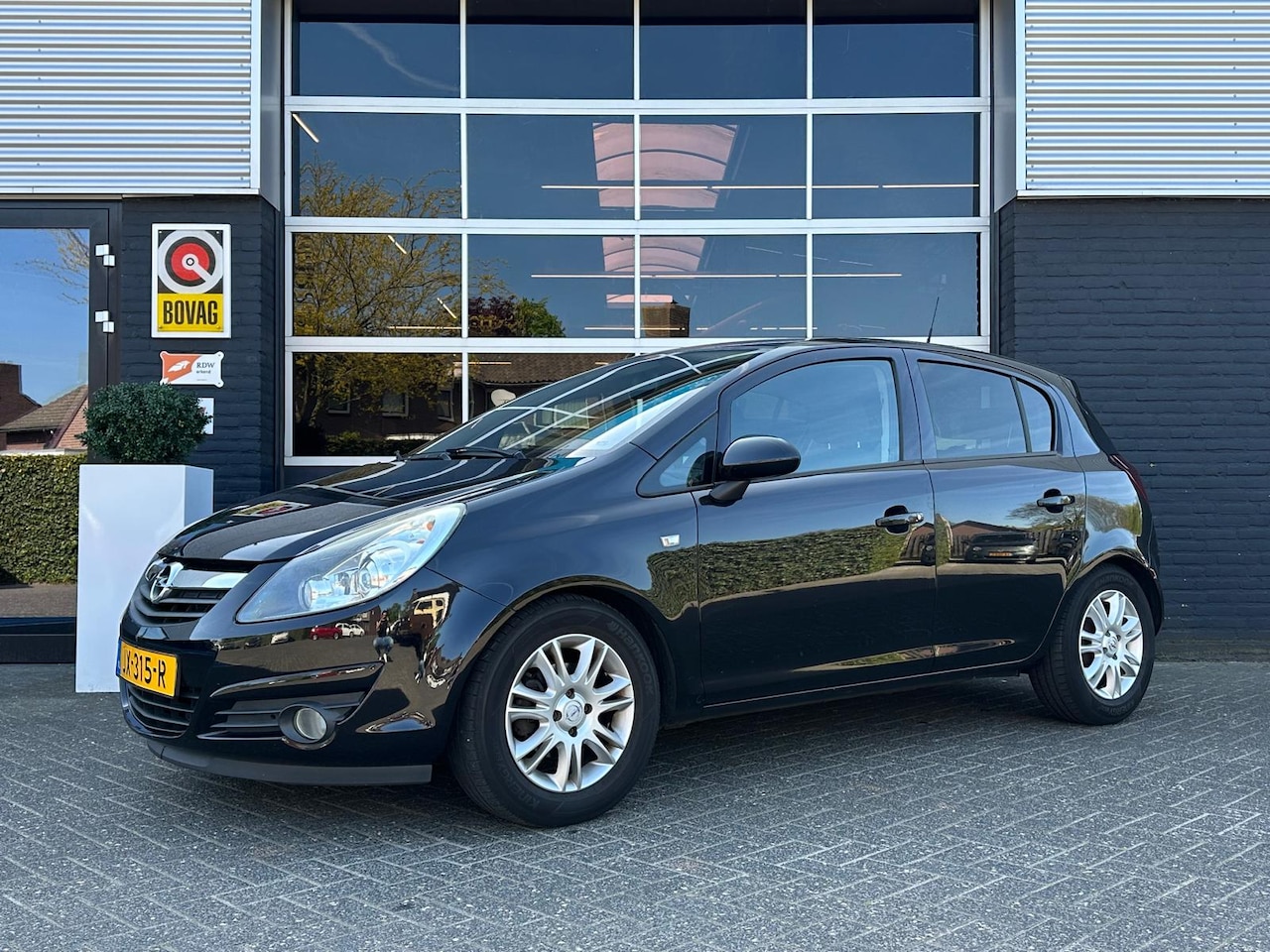 Opel Corsa - 1.4-16V '111' Edition 1.4-16V '111' Edition, Radio, Navi, Stuur/ stoelverwarming, PDC, 5drs - AutoWereld.nl