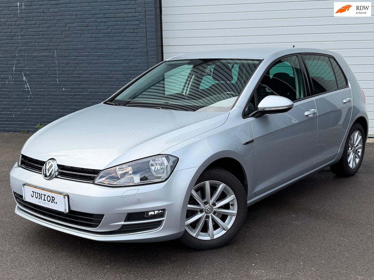 Volkswagen Golf - 1.6 TDI Highline CRUISE/CLIMA/STOELVERWARMING/NETTEAUTO - AutoWereld.nl