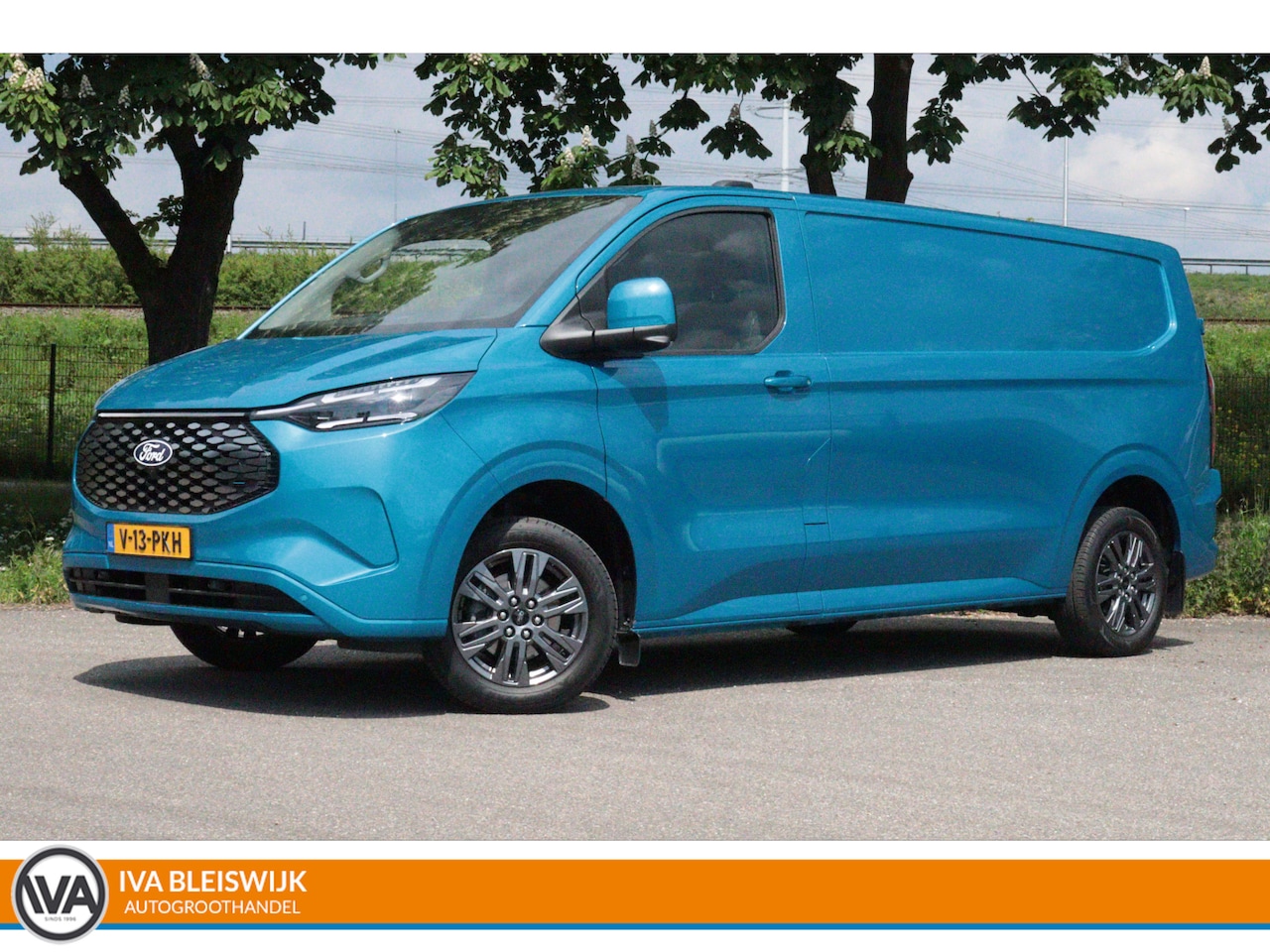 Ford E-Transit Cust. - 320 L2H1 Limited 65 kWh - AutoWereld.nl