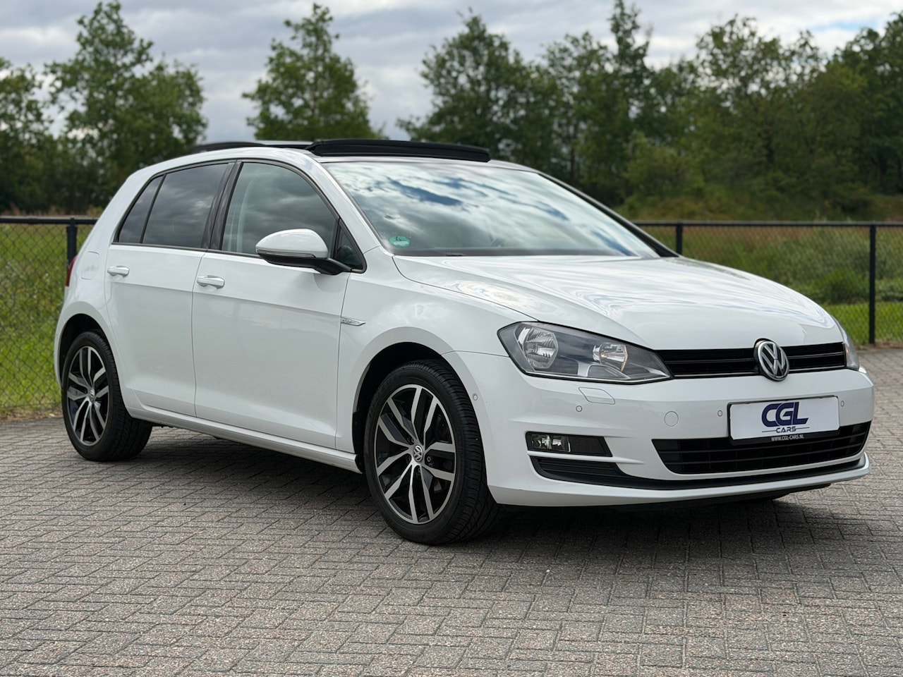 Volkswagen Golf - 1.2 TSI CUP BlueMotion Tech+Panorama+DealerOnderhouden+Carpas - AutoWereld.nl