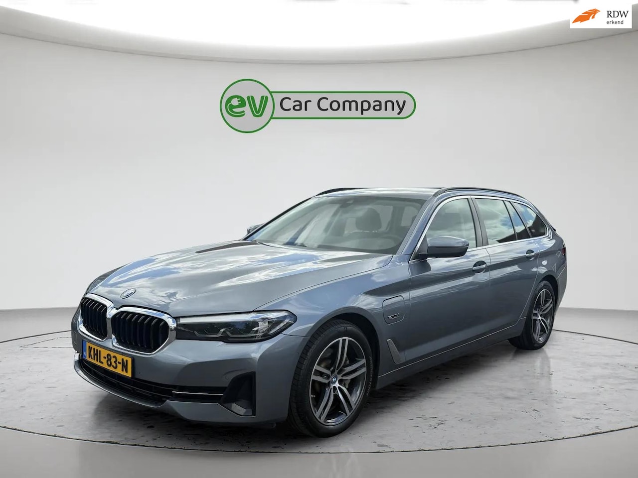 BMW 5-serie Touring - 530e Business Edition Plus | Leder | Elektrische stoelen | CarPlay | Camera | Stoel- en st - AutoWereld.nl
