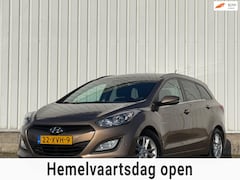 Hyundai i30 Wagon - 1.6 GDI Business Edition Navigatie, Camera, Climate, Cruise, PDC, LMV, ElektrischeRamen, D