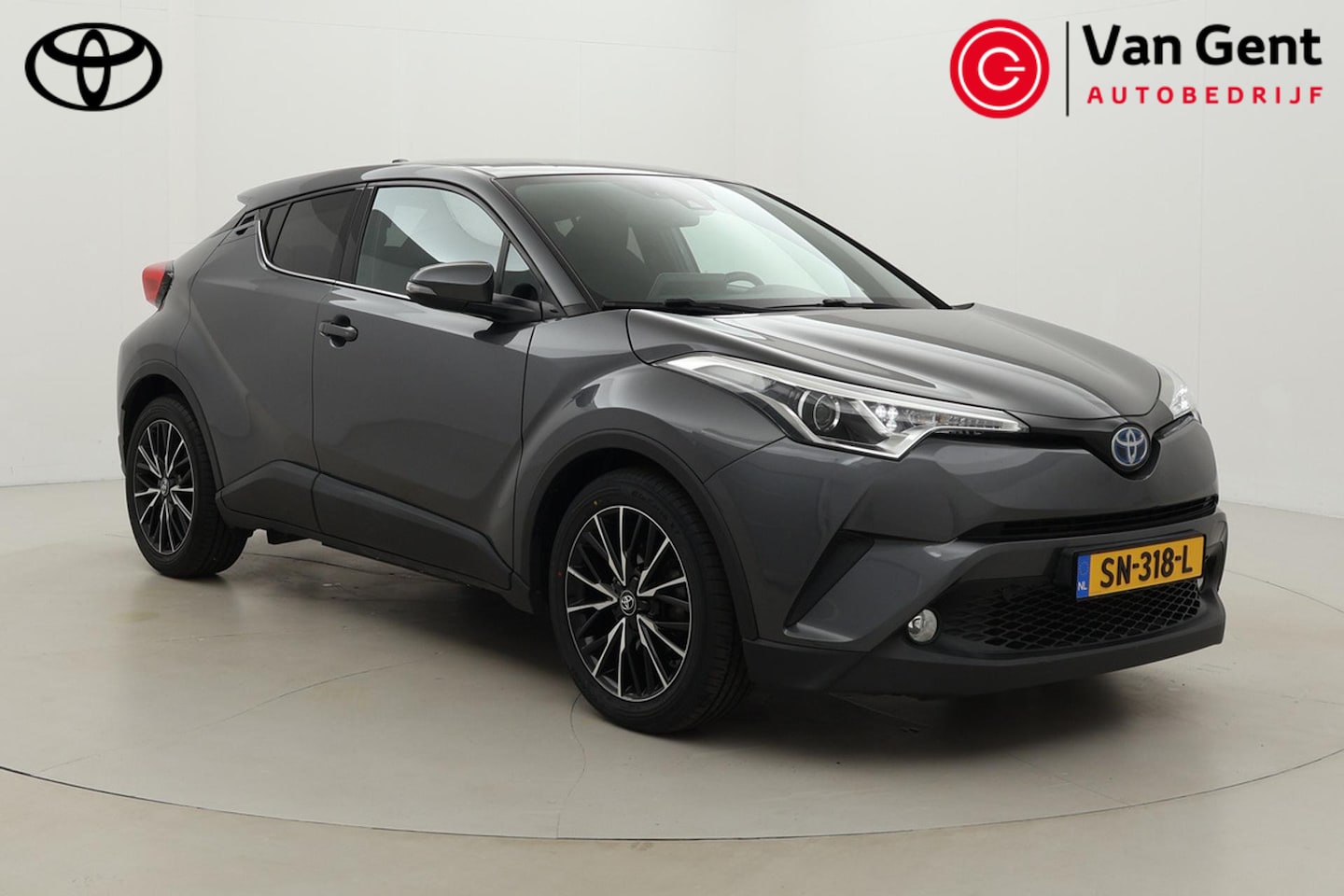 Toyota C-HR - 1.8 Hybrid Dynamic | Trekhaak | Navigatie | Stoelverwarming | Keyless | Adaptive Cruise | - AutoWereld.nl