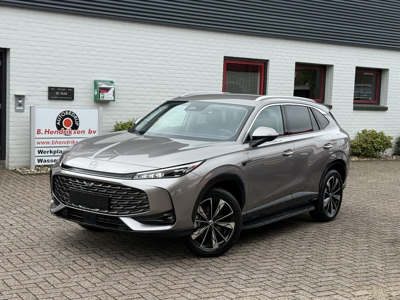 MG HS - 1.5T GDI Aut Comfort/ Nieuwe voorraad auto/ 100 KM elektrisch bereik/ Camera achter/ Apple - AutoWereld.nl