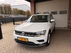 Volkswagen Tiguan - 1.5 TSI 150pk Carplay trekh massage alcantara