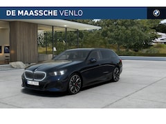 BMW 5-serie Touring - 520i M Sport Automaat / Panoramadak / Trekhaak / Bowers & Wilkins / Comfortstoelen / Parki