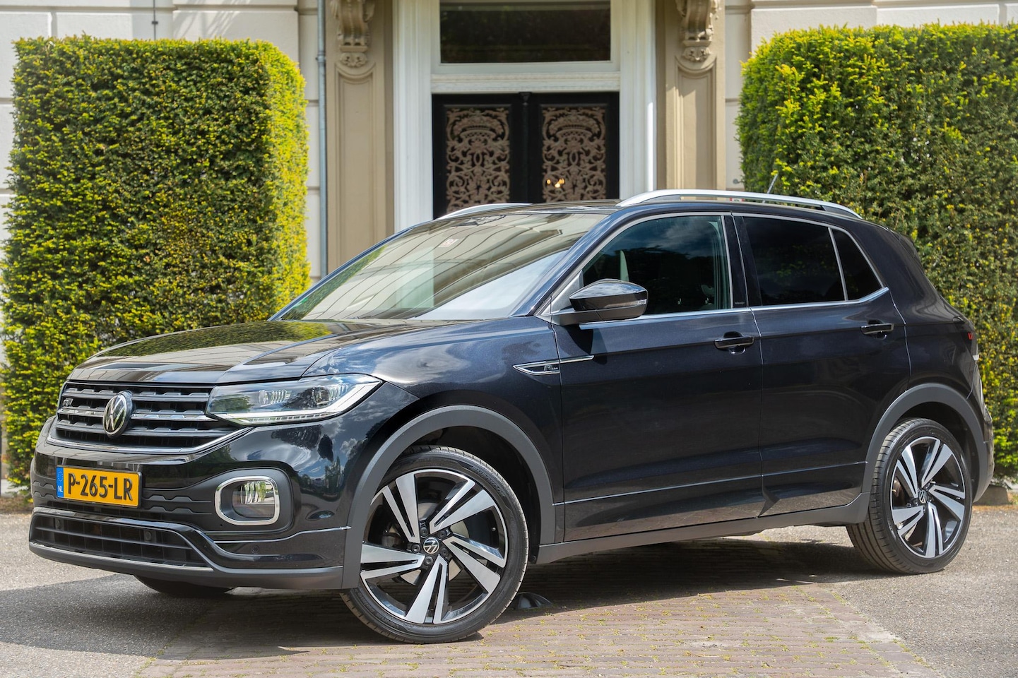 Volkswagen T-Cross - 1.0 TSI R-Line TREKHAAK | CARPLAY | ADAPTIVE | CAMERA | KEYLESS - AutoWereld.nl