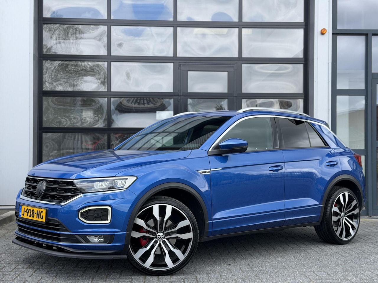 Volkswagen T-Roc - 1.5 TSI DSG / 3X R-Line / ACC / Camera / LU - AutoWereld.nl