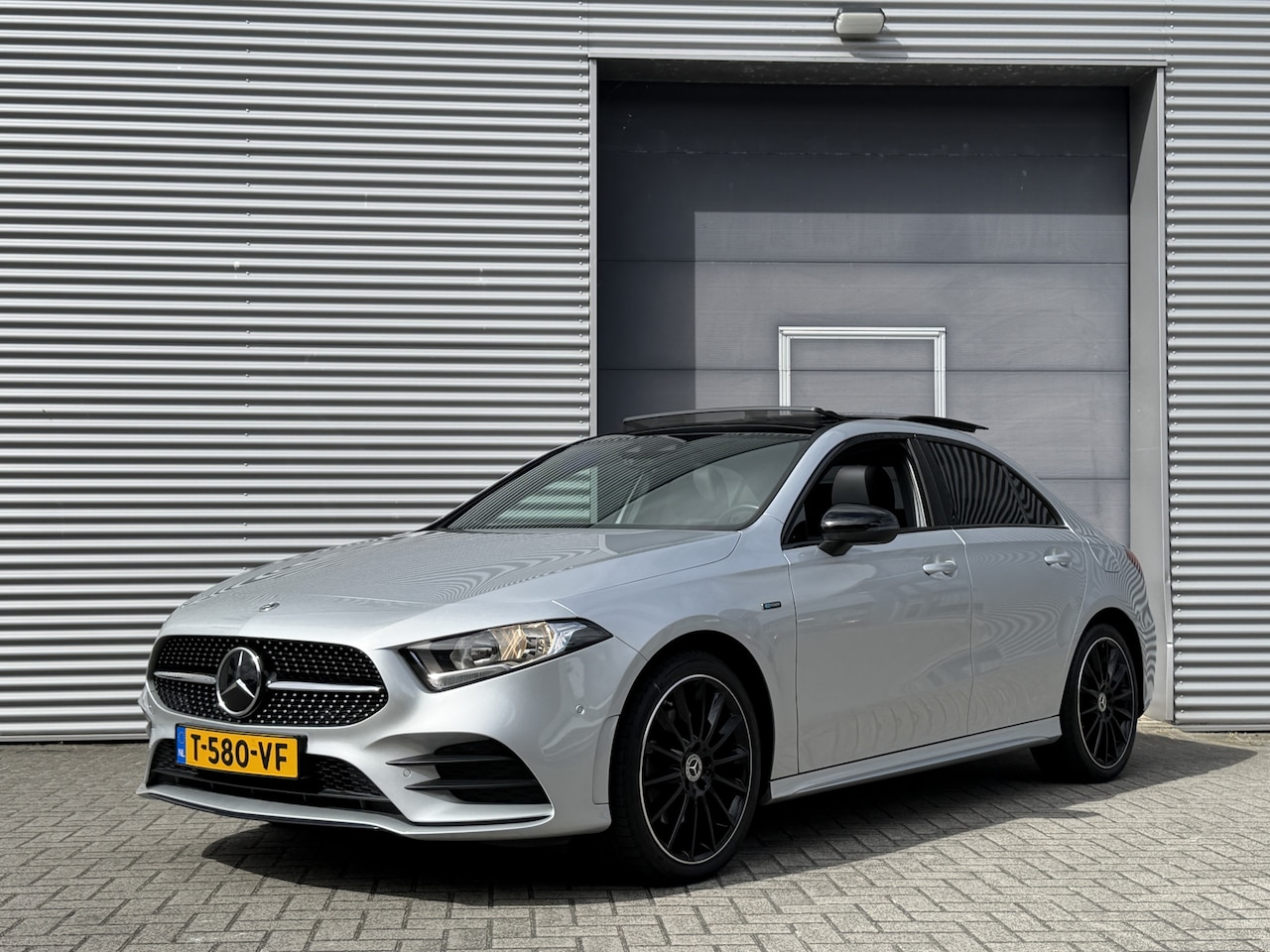 Mercedes-Benz A-klasse - 250 e I PHEV I Aut. I AMG I Pano.dak I Carplay I ACC I Burmester - AutoWereld.nl