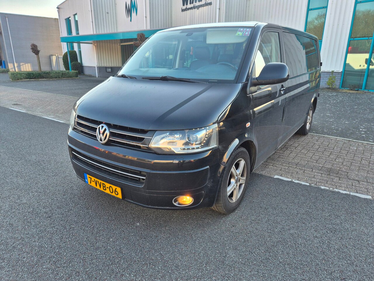 Volkswagen Transporter - 2.0 TDI 140pk 6bak L2H1 DC Leer Comfortline - AutoWereld.nl