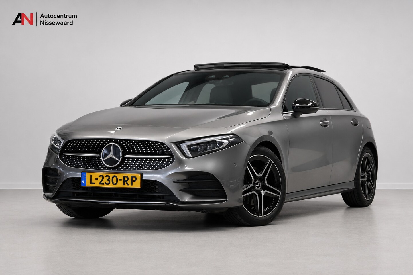 Mercedes-Benz A-klasse - 180 Business Solution AMG |Pano|Memory| - AutoWereld.nl