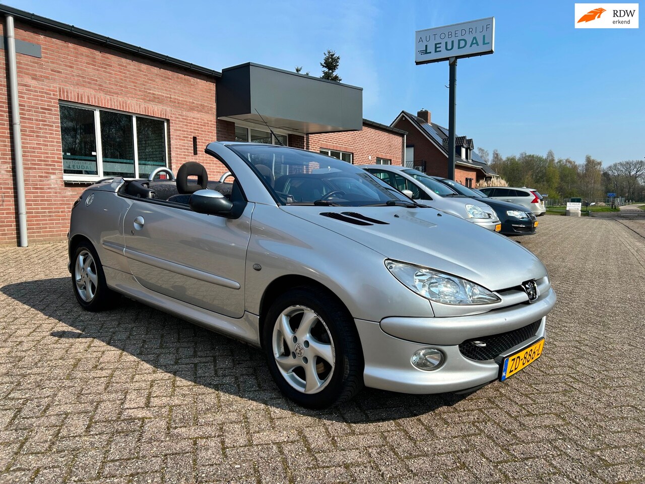 Peugeot 206 CC - 1.6-16V // Airco // APK 1-7-2027 !! - AutoWereld.nl