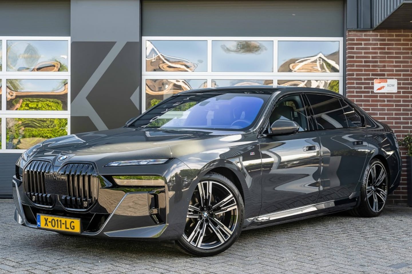 BMW i7 - i7 xDrive60 M Sport Pro | Executive Lounge | Panorama | 4-wielbest. | Massage | Driving As - AutoWereld.nl