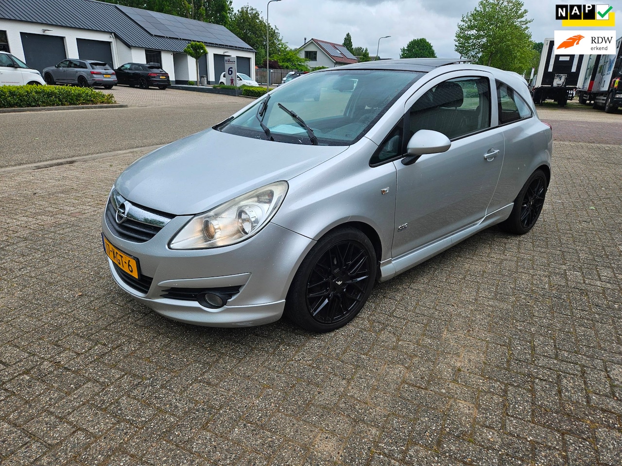 Opel Corsa - 1.4-16V OPC-LINE PANO-DAK APK:2027 - AutoWereld.nl