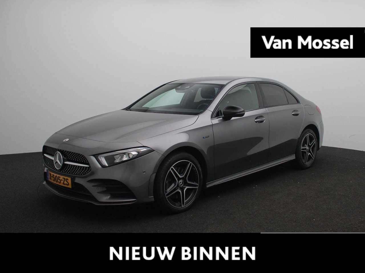 Mercedes-Benz A-klasse - 250 e Premium Plus | Climate Control | Sfeerverlichting | Achteruitrijcamera | Apple Carpl - AutoWereld.nl