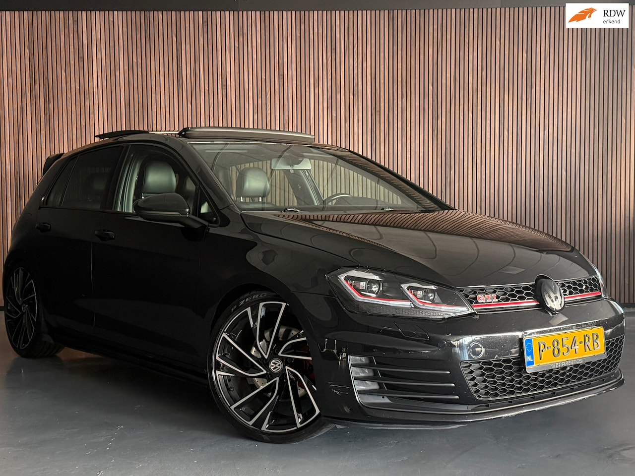 Volkswagen Golf - 2.0 TSI GTI Performance 400+ PK/DOWNPIPE/PANORAMADAK/VIRTUAL COCKPIT/STOEL VERWARMING/LEDE - AutoWereld.nl
