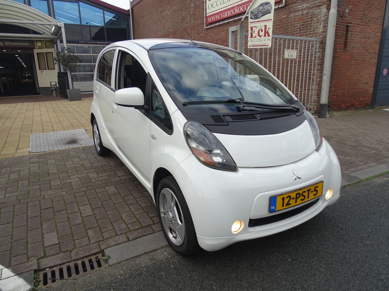 Mitsubishi i-MiEV - 4-peroons 16 kWh elektrische 45 KM actieradius 220 v oplaadkabel aanwezig voor thuis laden - AutoWereld.nl