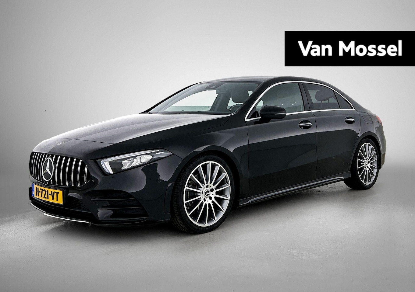 Mercedes-Benz A-klasse - 220 Premium | AMG | SFEERVERLICHTING | ACHTERUITRIJCAMERA| STOELVERWARMING | - AutoWereld.nl