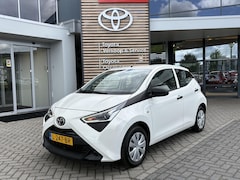 Toyota Aygo X - X-FUN 5-DEURS NL-AUTO 1E EIGENAAR AIRCO RADIO