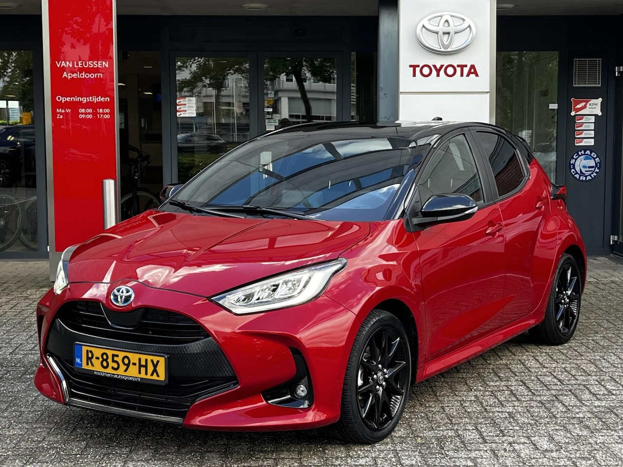 Toyota Yaris - 1.5 Hybrid EXECUTIVE LM-VELGEN 17" TREKHAAK STOELVERW KEYLESS  CLIMA APPLE/ANDROID CAMERA - AutoWereld.nl