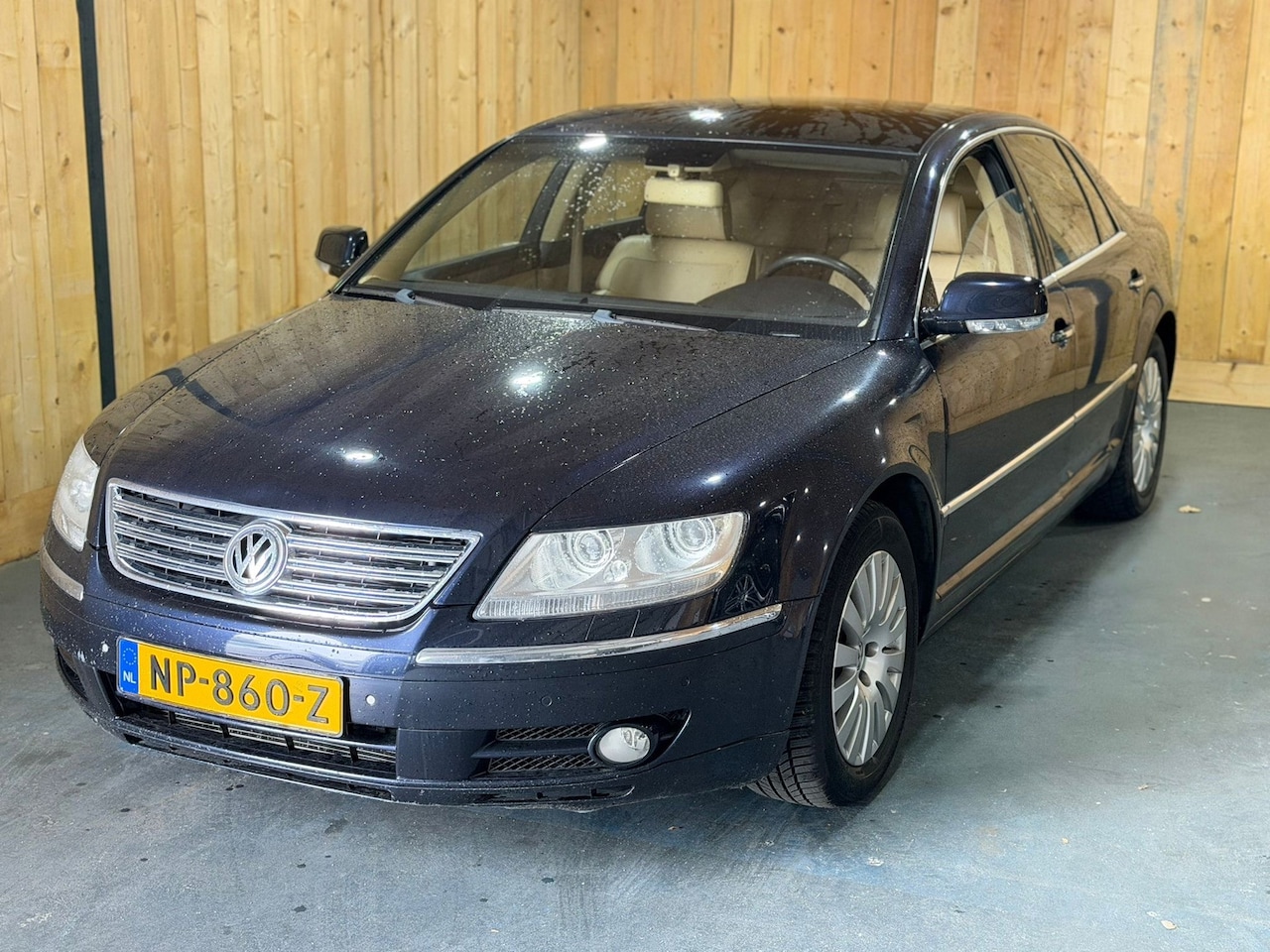 Volkswagen Phaeton - 4.2 V8 5p. Highline 4.2 V8 5p. Highline - AutoWereld.nl