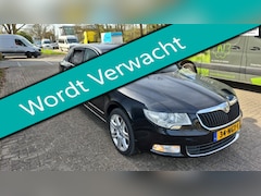 Skoda Superb - 1.8 TSI Elegance 161pk Leder Navi Schuifdak Xenon Trekhaak
