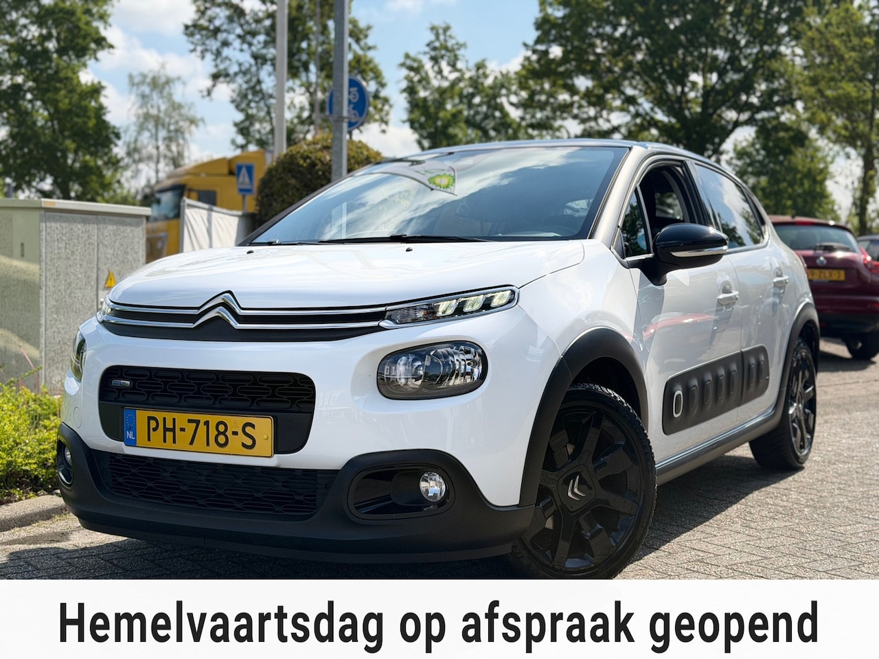 Citroën C3 - 1.2 PureTech Shine Carplay, navigatie, Camera - AutoWereld.nl