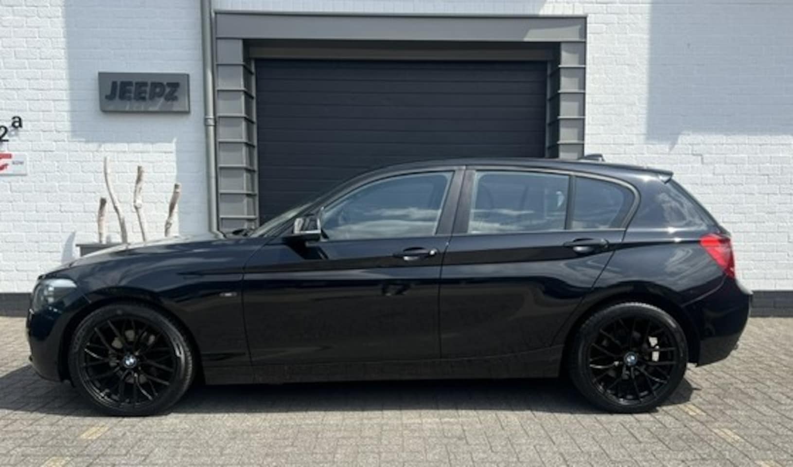 BMW 1-serie - 118i Black edition / 18 lmv - AutoWereld.nl