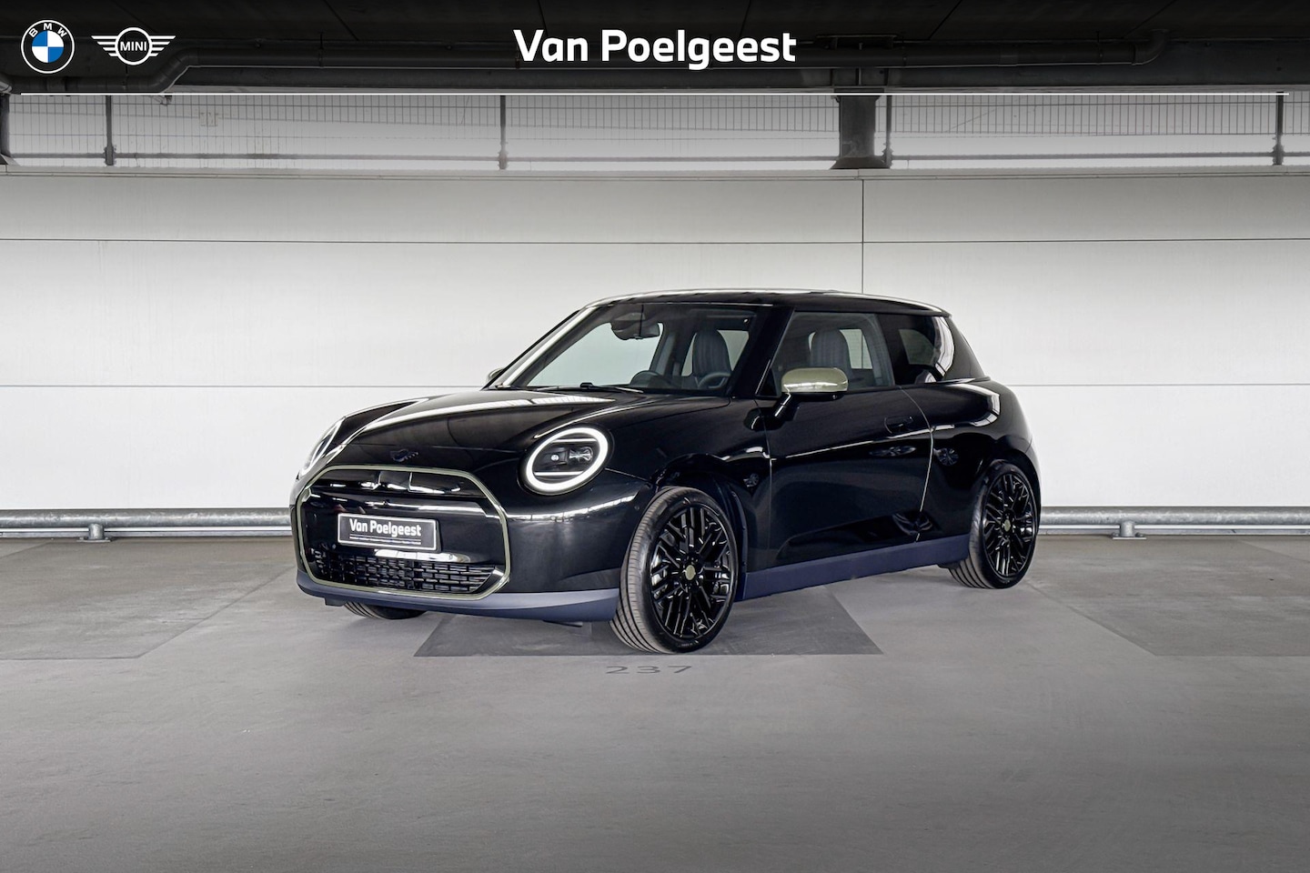 MINI Mini-Electric - Cooper 3-deurs Cooper SE Paul Smith Ed. XL 54.2 kWh | Paul Smith Edition | 18 Inch Night F - AutoWereld.nl