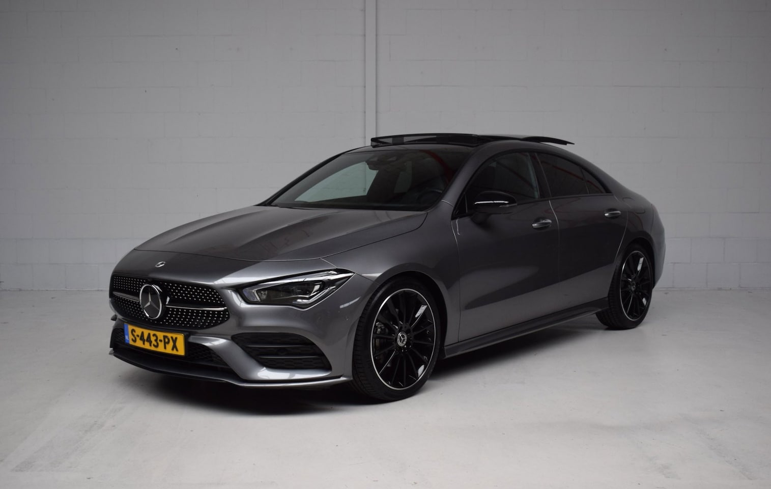 Mercedes-Benz CLA-Klasse - 180 AMG ORG.NED / PANORAMADAK / HEAD- UP / SFEERVERLICHTING / EL.STOELEN / 19INCH / NIGHT- - AutoWereld.nl