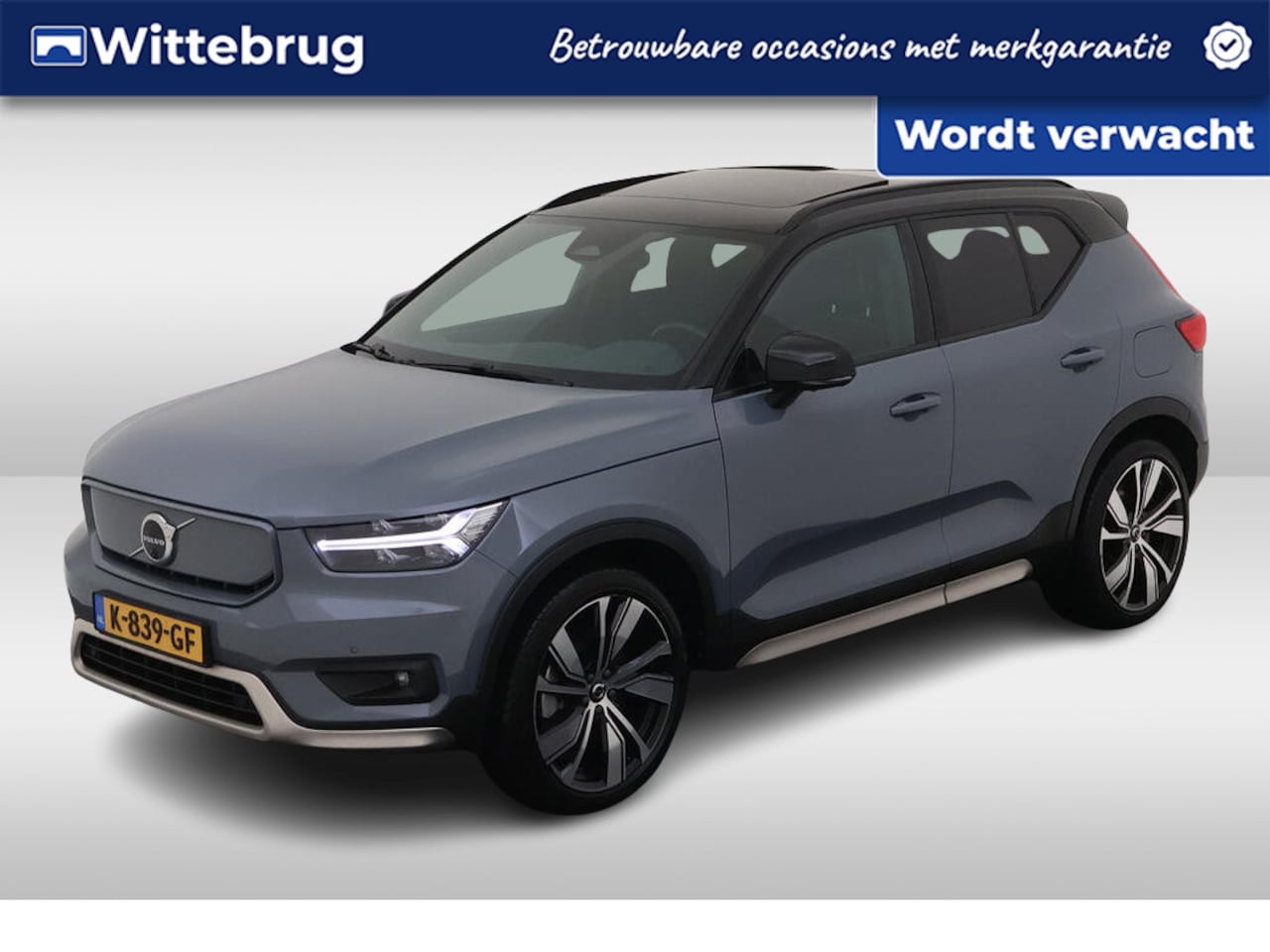 Volvo XC40 - Recharge P8 AWD R-Design / SOH 90% / Pano / Navigatie / Camera / Zwenkbare trekhaak / Elek - AutoWereld.nl