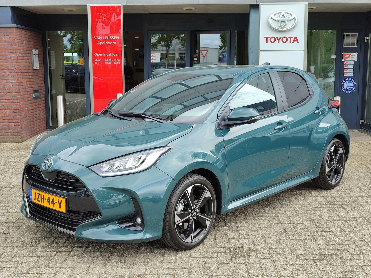 Toyota Yaris - 1.5 Hybrid 130 EXECUTIVE NL-AUTO STOEL/STUURVERW BLIND-SPOT LEDER NAVI 17''LM-VELGEN PARK- - AutoWereld.nl