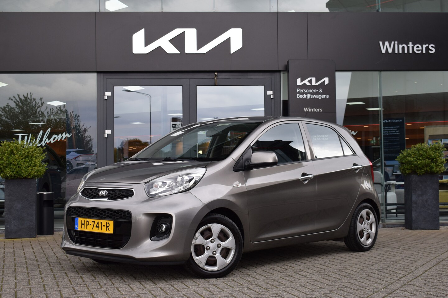 Kia Picanto - 1.2 CVVT DynamicLine | Trekhaak | Climate Control | Cruise Control | Bluetooth | - AutoWereld.nl