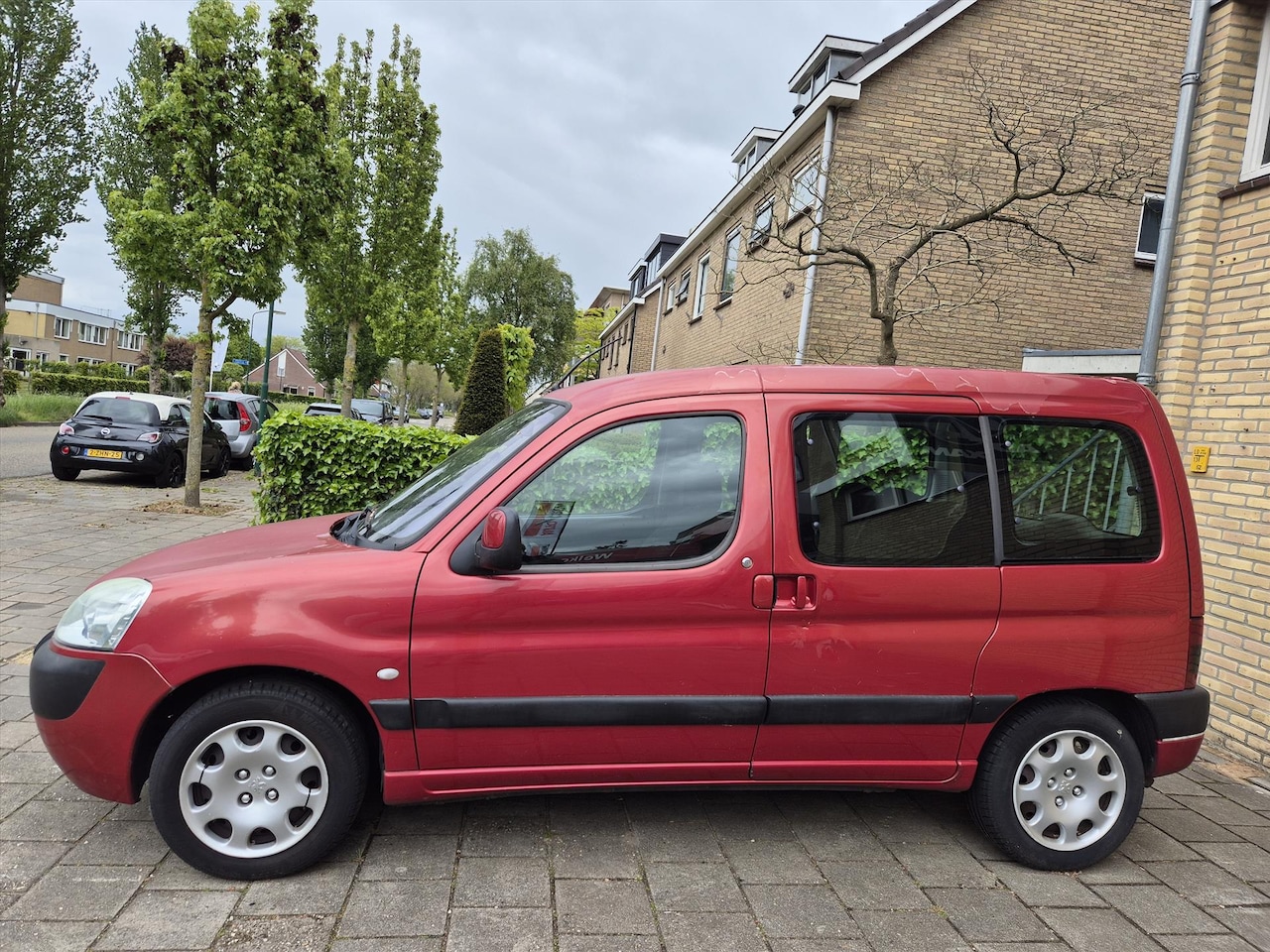 Peugeot Partner - 1.6 16V COMBI XT - AutoWereld.nl