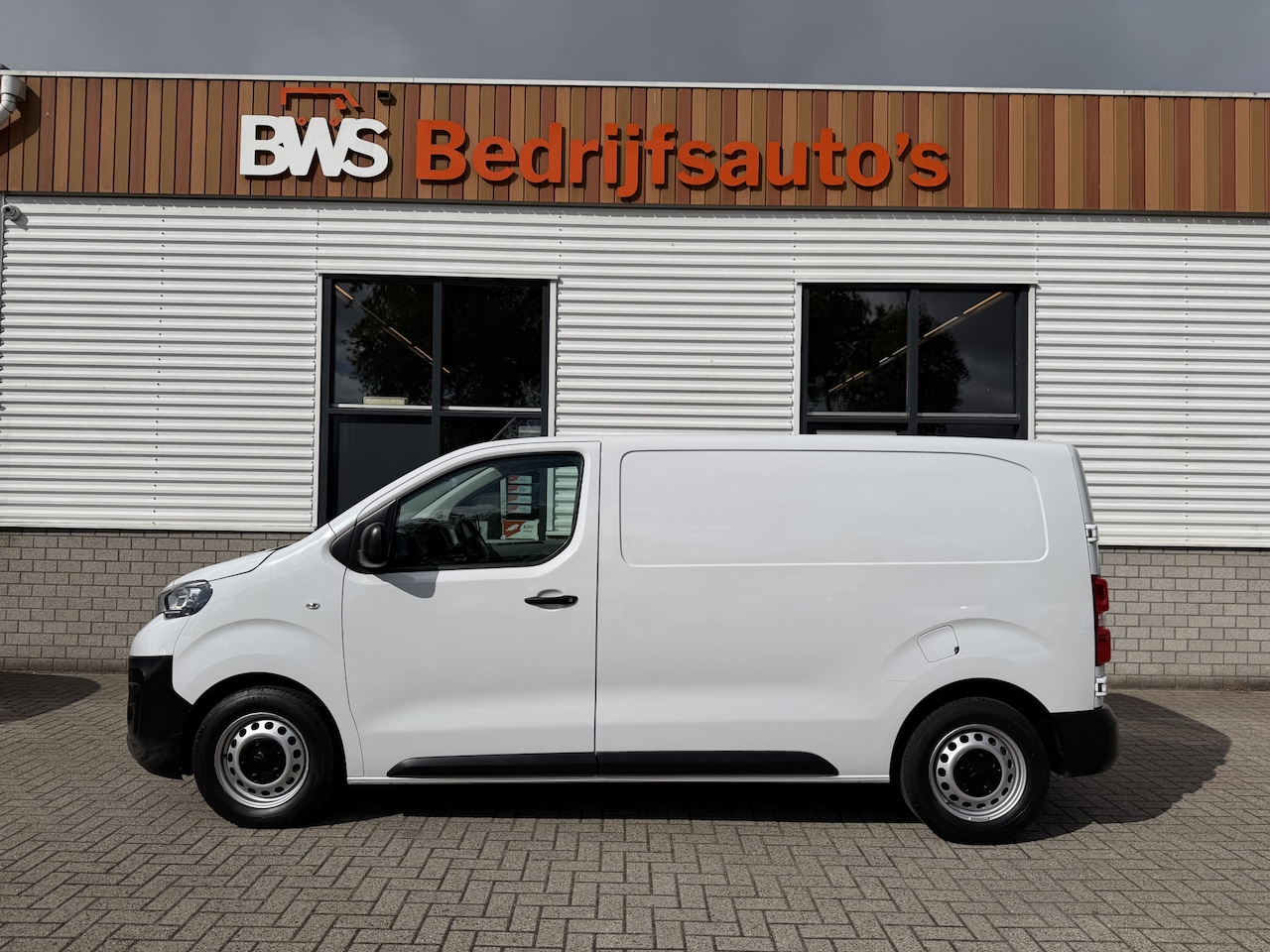 Peugeot Expert - 1.5 BlueHDI L2H1 120pk Standard Premium / vaste prijs rijklaar € 11.950 ex btw / euro 6 / - AutoWereld.nl