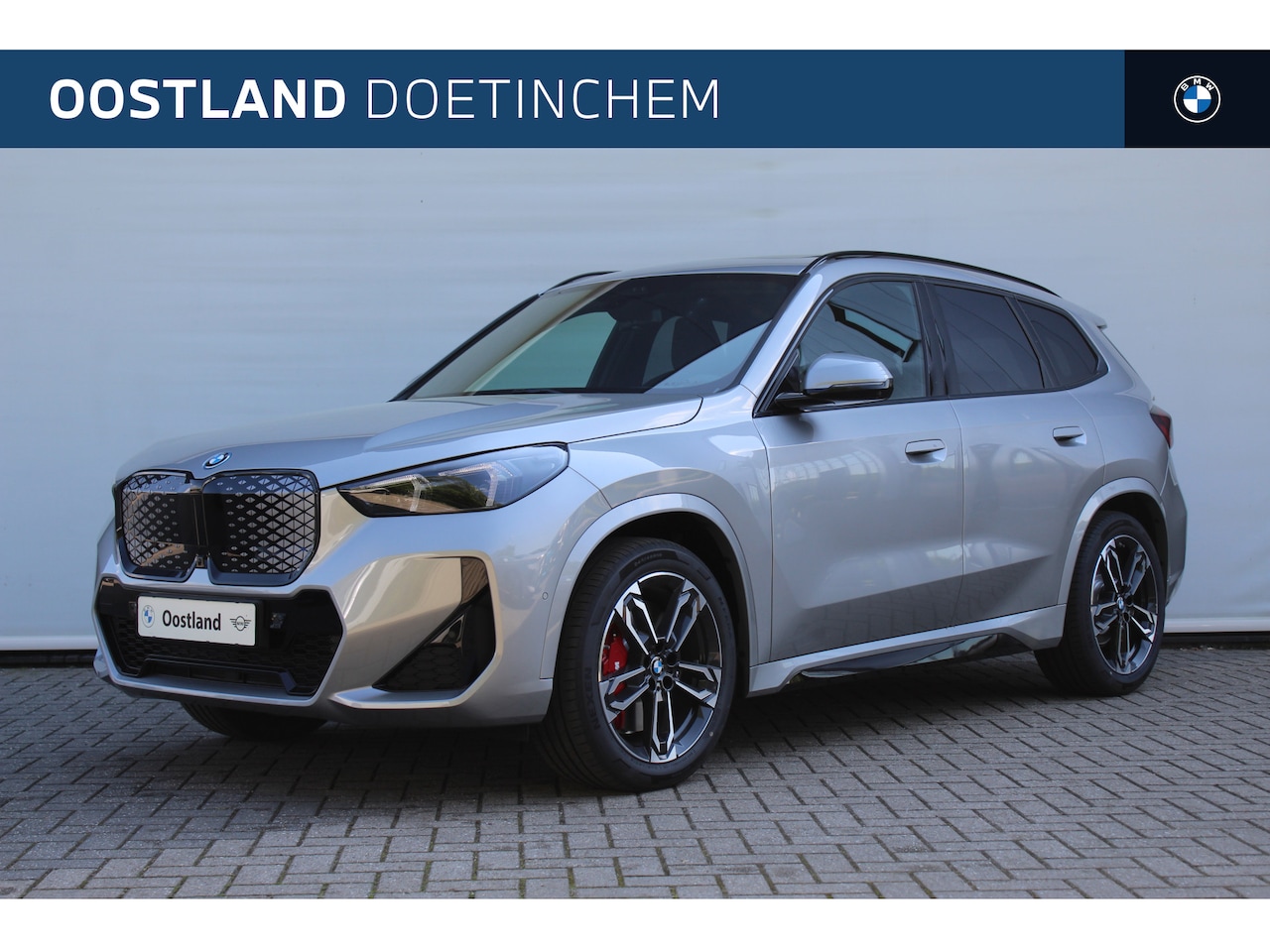 BMW iX1 - eDrive20 M Sport / Panoramadak / Trekhaak / Sportstoelen / M Adaptief onderstel / Comfort - AutoWereld.nl