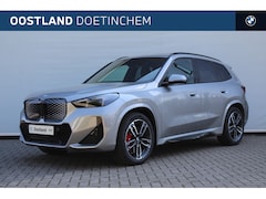 BMW iX1 - eDrive20 M Sport / Panoramadak / Trekhaak / Sportstoelen / M Adaptief onderstel / Comfort