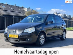 Volkswagen Polo - 1.4-16V Trendline 5DR*Stoelverwarming*Airco*LM velgen*Elektrische ramen*APK